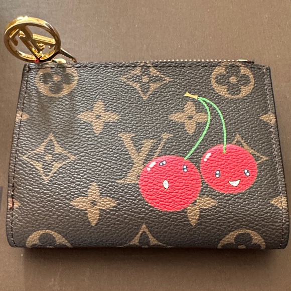 Beautiful Wallet. - Picture 1 of 7